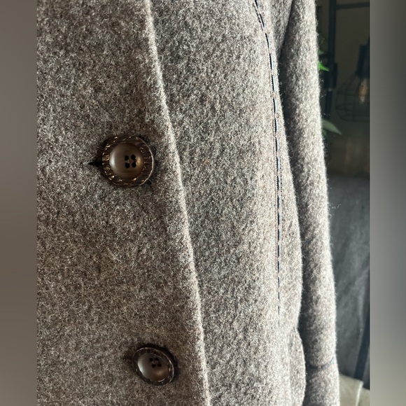 %100 Virgin Wool Coat - Picture 7 of 14